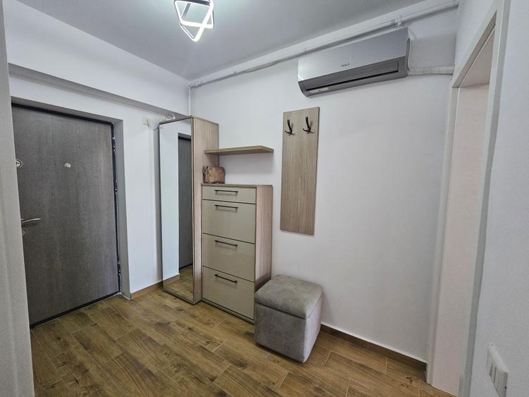 Garsonieră decomandată în Titan