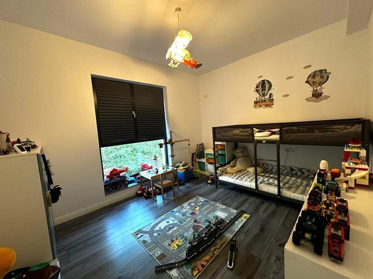 Casă individuală cu 5 camere cu Canalizare în Dobroești