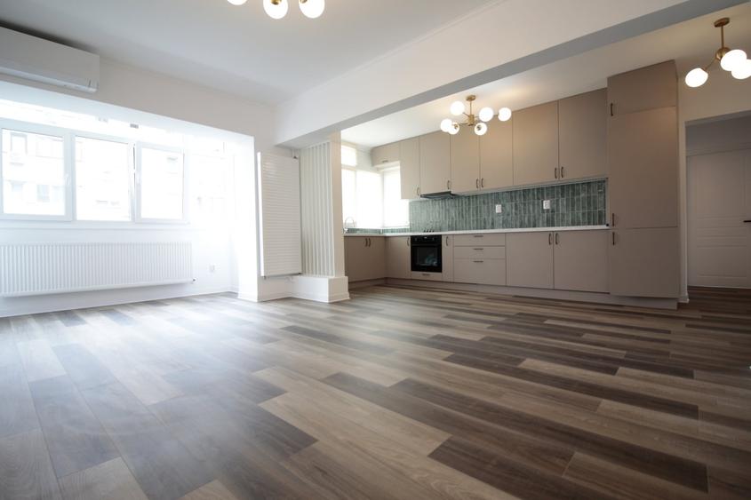 Apartament cu 3 camere decomandat în Teiul Doamnei