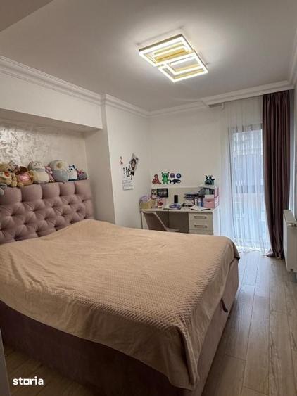 Apartament cu 4 camere decomandat în Drumul Taberei