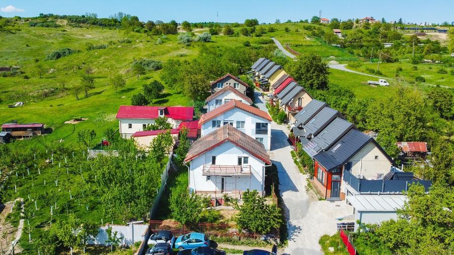 Casă cu 5 camere cu Teren 350 Mp în Iris
