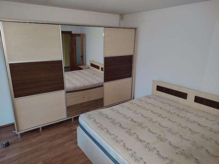 Casă individuală cu 5 camere cu Canalizare în Central