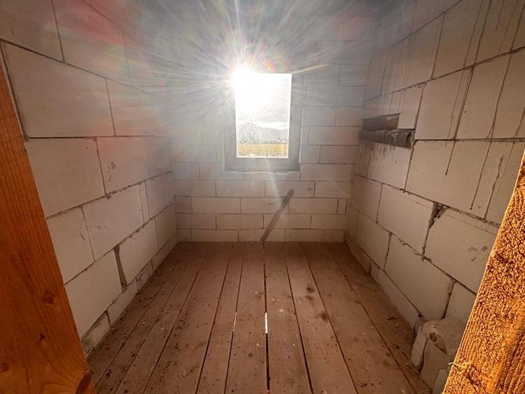 Casă individuală cu 5 camere cu Canalizare în Sud