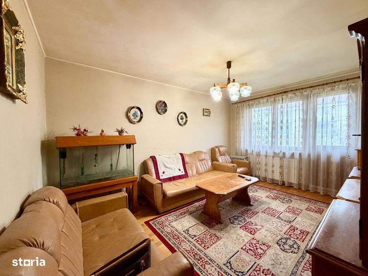 Apartament cu 3 camere decomandat în Central