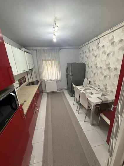 Apartament cu 3 camere semidecomandat în Micălaca