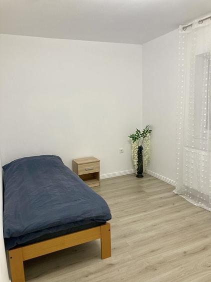Apartament cu 3 camere semidecomandat în Central
