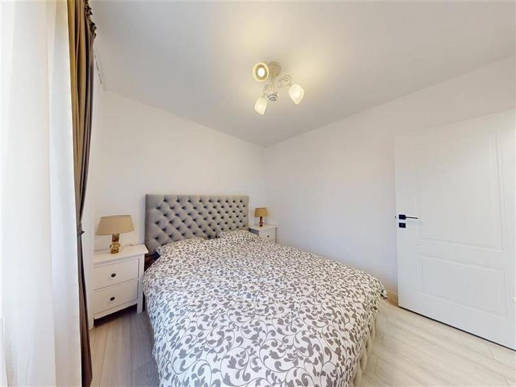 Apartament cu 3 camere semidecomandat, mobilat în Centrul Civic
