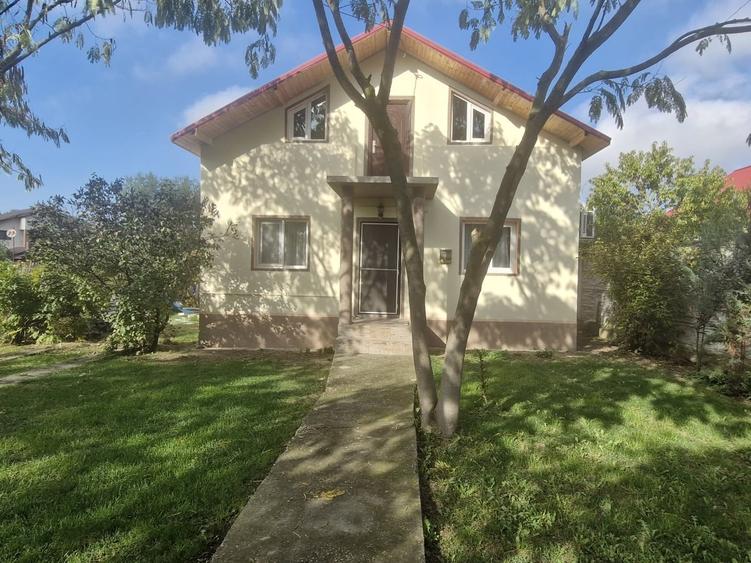 Casă cu 4 camere cu Teren 1000 Mp în Central