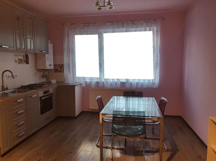 Apartament cu 3 camere semidecomandat în Florești — fotografia 1