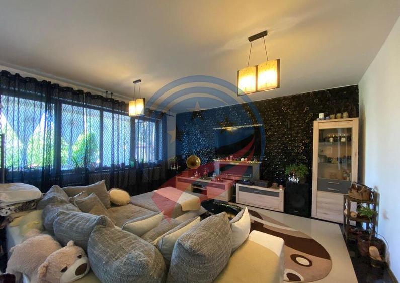 CASA DEOSEBITA APROAPE DE PROMENADA IN EUROCARTIER - 10