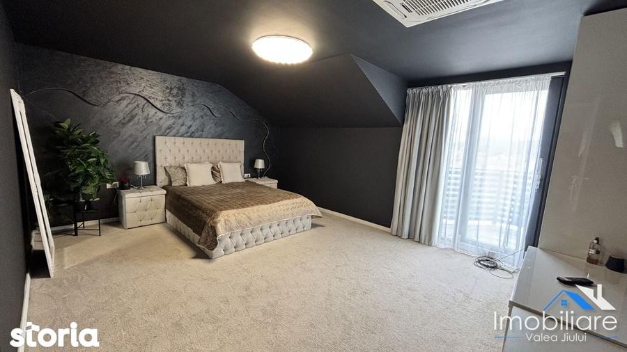 Casa / Pensiune exclusivista - Petrila (Bratianu) | 4 camere cu baie - 5