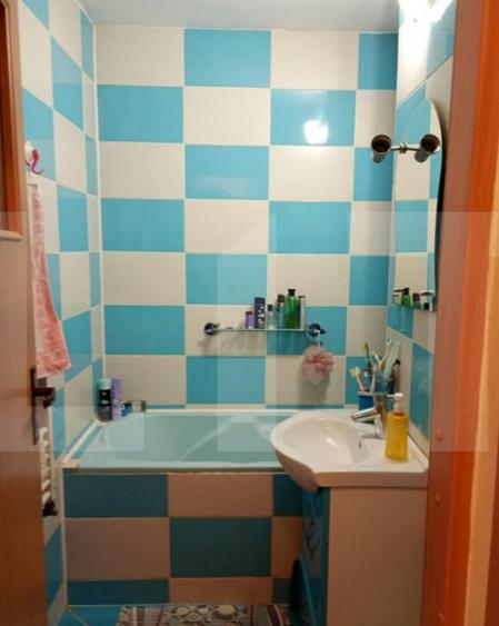 Apartament de vanzare, cu 3 camere, decomandat, 65 mp, carti - 2