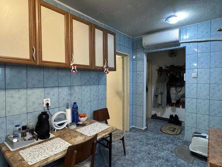 3 cam, bloc caramida, etaj 4 cu acoperis, str. Unirii - 9