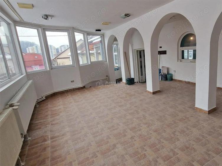 Resita Central Sp.Comercial 415 mp.Comision 0 Cumparator - 2