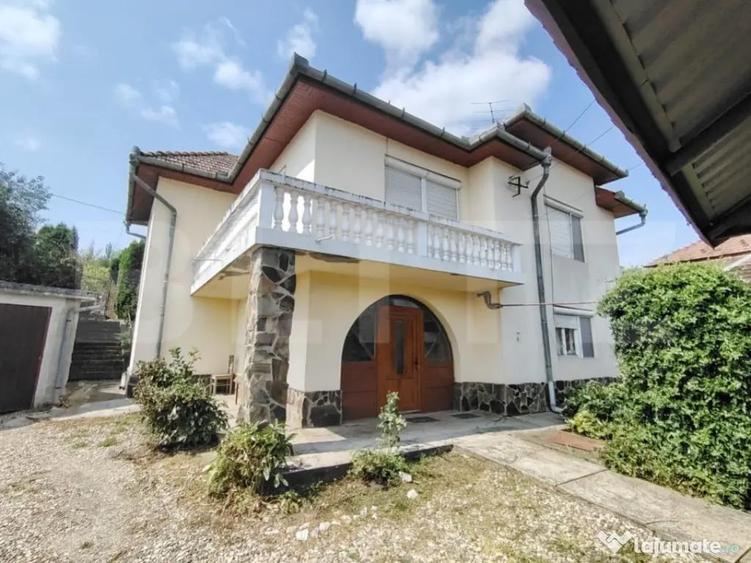 Casa solida cu pod, foi?or ?i 2 garaje in Tarnaveni - 3