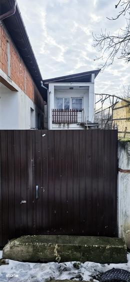 De vanzare 2 case in aceea?i curte Oportunitate ideala de investi?ie - 1