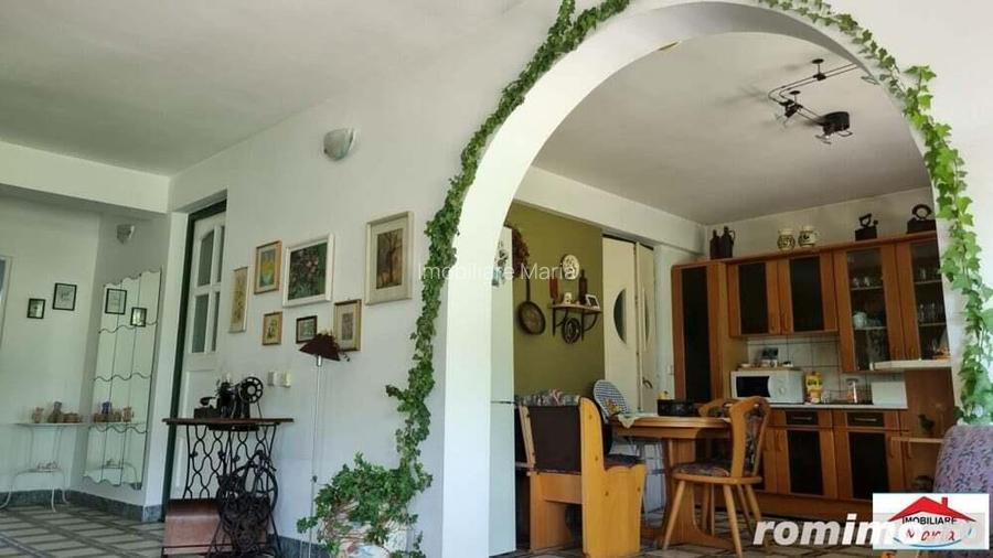 Casa centrala, demisol, parter, mansarda, teren ( ID 22468)