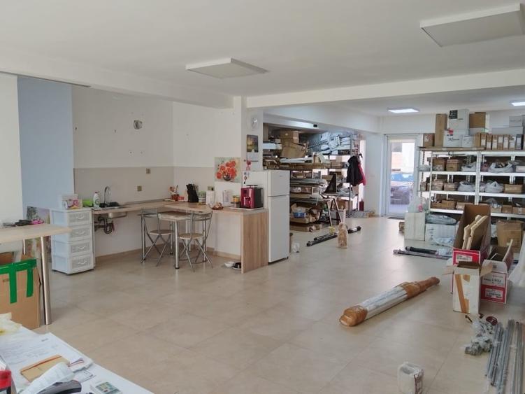 De vanzare 2 spatii comerciale de 60mp fiecare cu locuri de parcare - 1