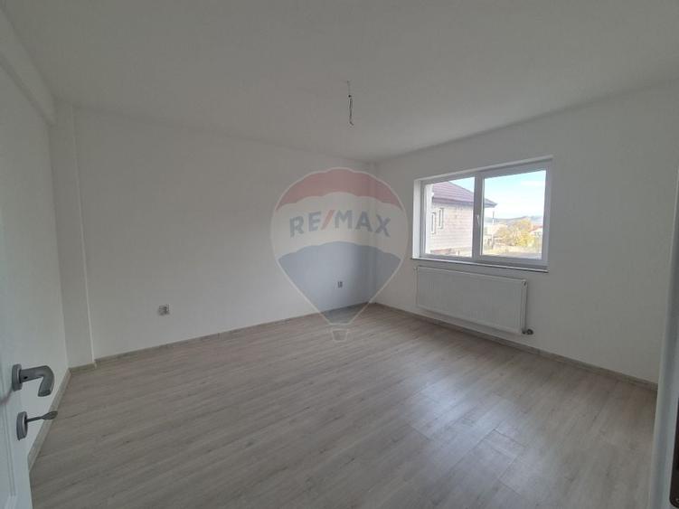 Apartament 3 camere decomandat parter - 8