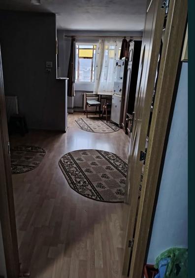 Vand apartamnetu cu 1 camera (gardoniera) contact; +40 748 144 333 - 1