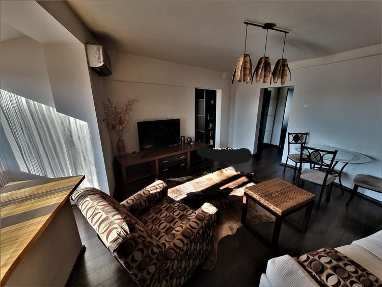 Apartament cu 3 camere semidecomandat în Tineretului