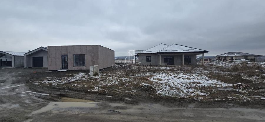 Casa 283 Mp/ Teren 835 Mp, Nou Construita, Solovăstru, Zona Reghin - 3