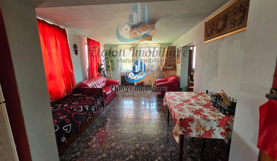 Casă individuală cu 5 camere cu Teren 805 Mp în Periferie