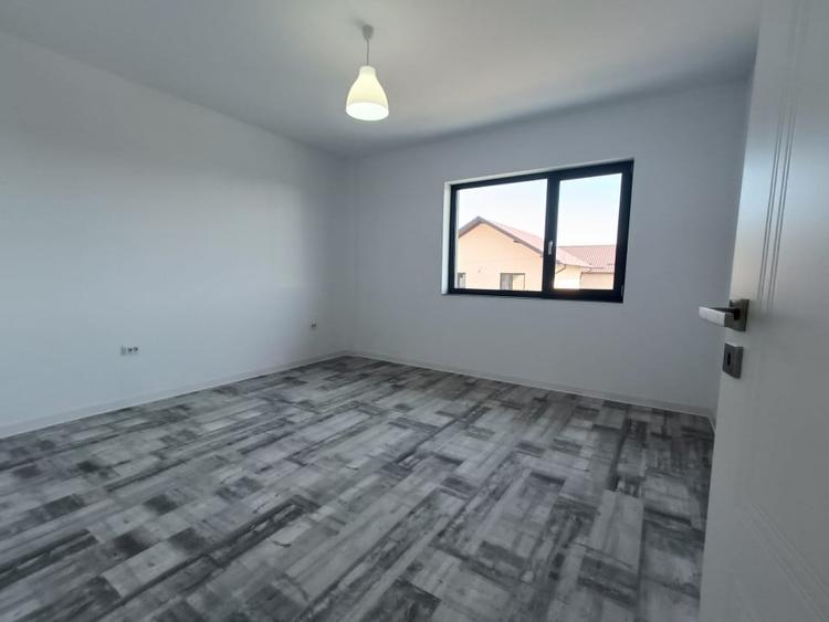 Vila 5 camere, garaj, 644mp teren. Popas Pacurari- V Lupului - 12