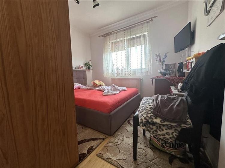 Decomandat cu 2 bai și 2 balcoane la etajul 2 lingă Generală 7 - 4