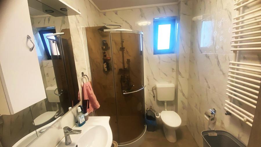 Casă individuală cu 7 camere cu Canalizare în Ștefăneștii de Jos