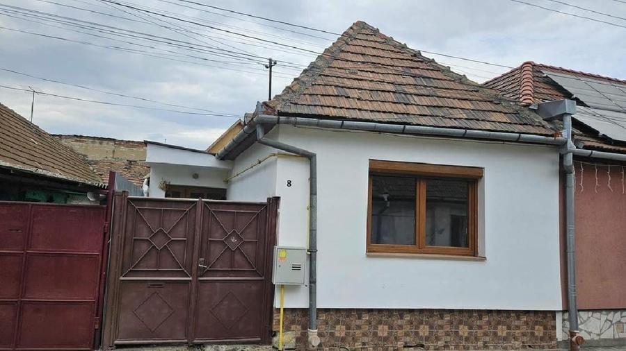 Casă individuală cu 3 camere cu Teren 130 Mp în Central
