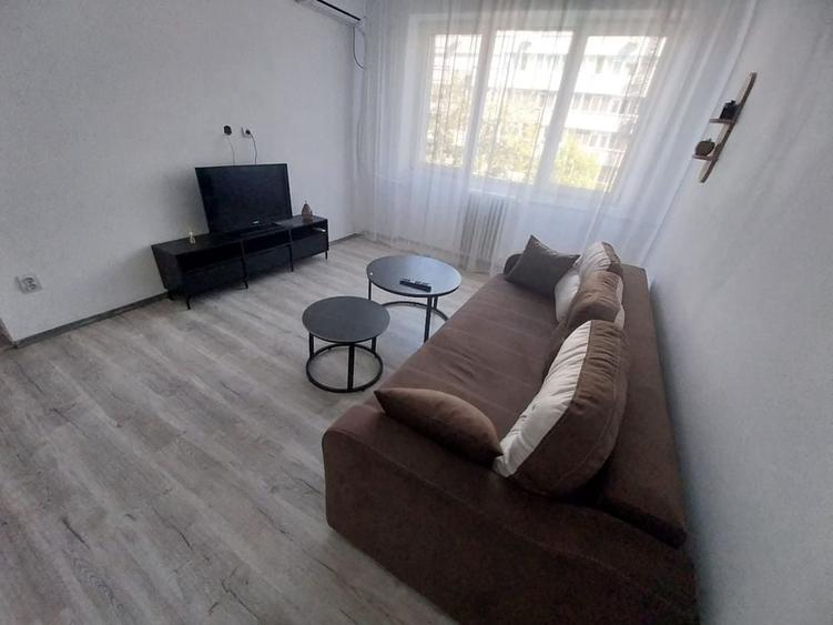 Apartament cu 2 camere decomandat în Baba Novac