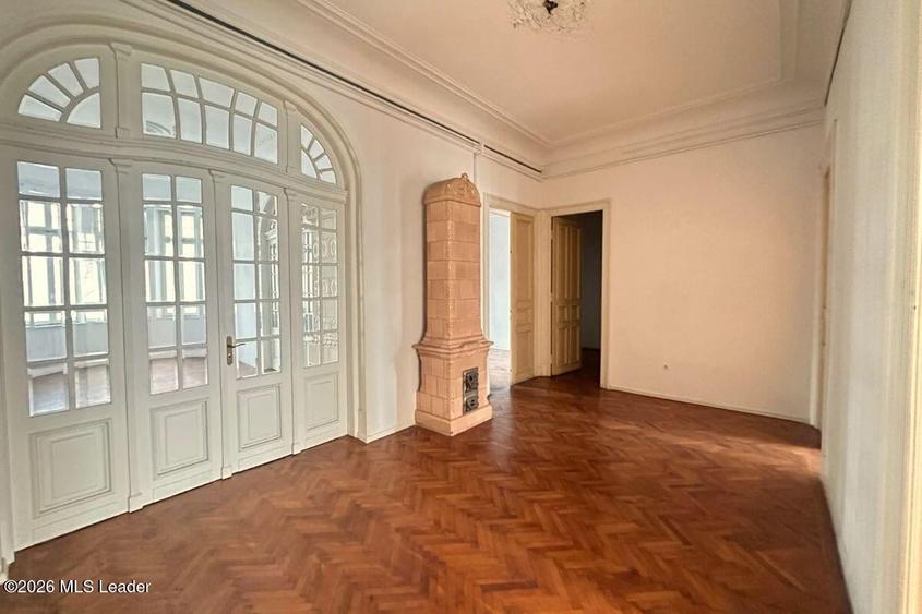 B-dul Carol 59, 222 mpu, 9 camere, etaj 1 din 3, balcoane 14 mp - 1