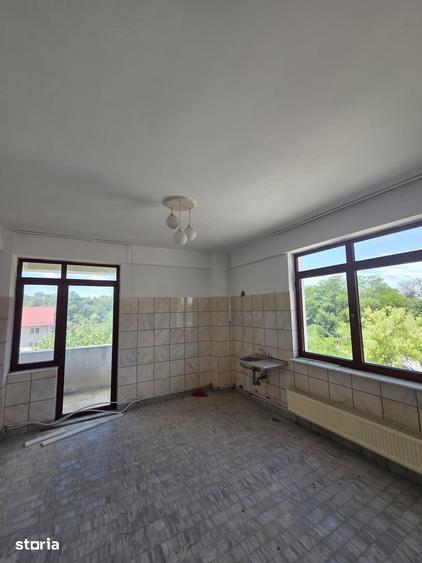 Casă cu 9 camere cu Teren 800 Mp în Prundu