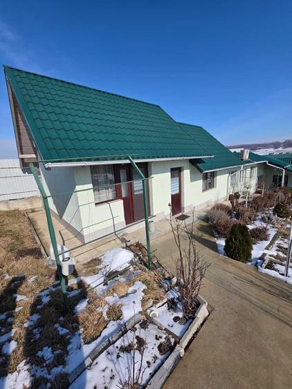 Vand teren cu cladire de locuit si anexe gospodaresti si iesire la iaz - 7