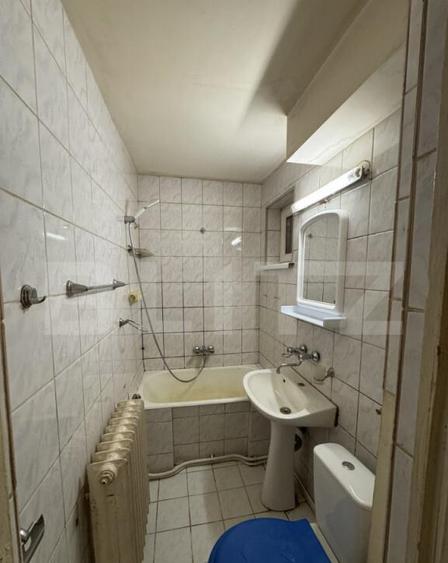 Apartament de vanzare, cu 3 camere, 43 mp, zona Dacia - 10