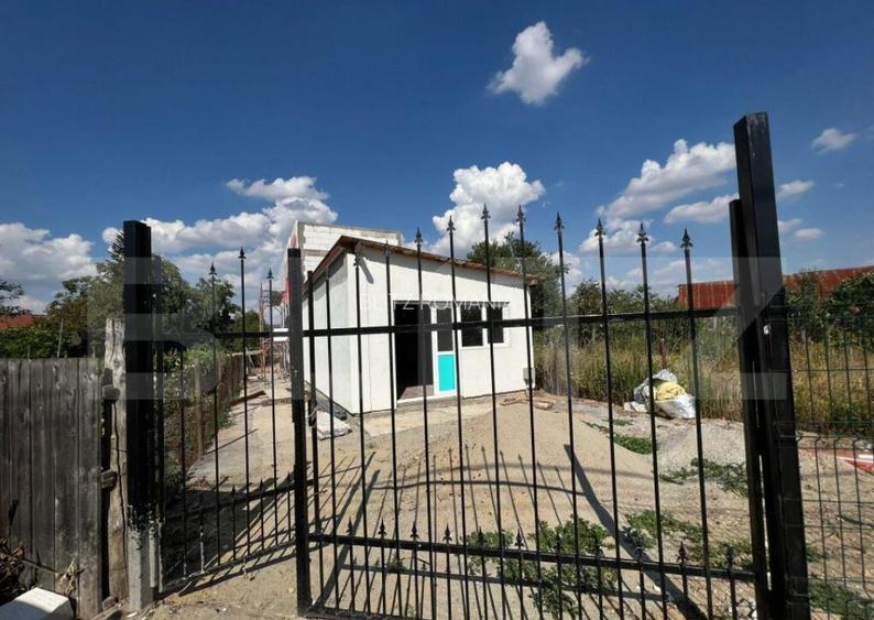 Casa P + 1 de 100 mp utili, cu 300 mp teren in zona Preajba