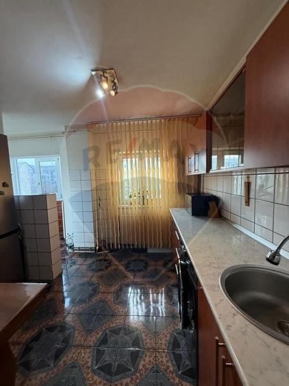 Apartament cu 3 camere de închiriat în zona Lapus - 8