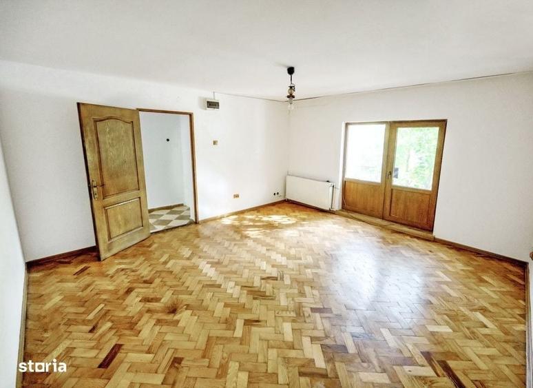 Apartament cu 3 camere în Podul de Fier