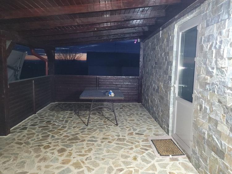 Casă individuală cu 5 camere cu Teren 3800 Mp în Vârfu Câmpului