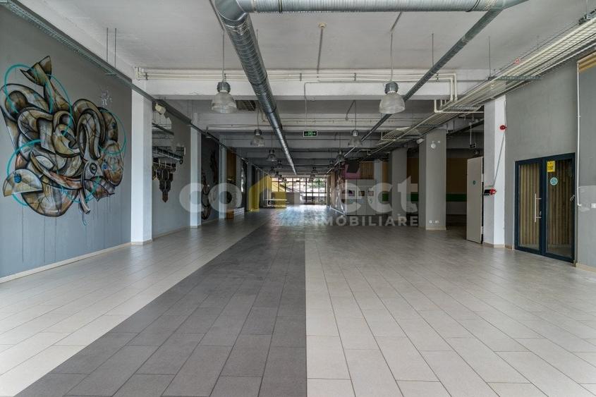 Birou, de 2,990 mp, în Central