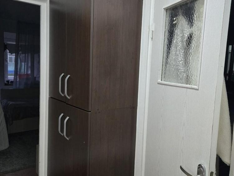 Apartament cu 3 camere semidecomandat, mobilat în Brâncoveanu