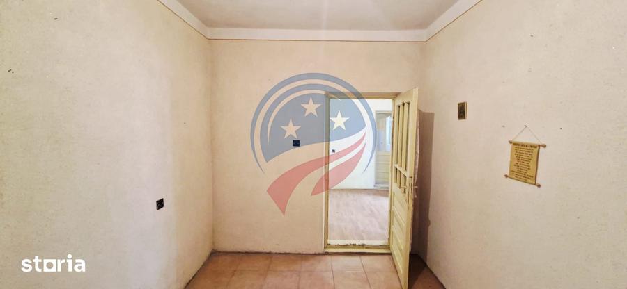 Casă cu 3 camere cu Teren 7952 Mp în Brădești