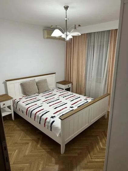 Apartament cu 3 camere decomandat în Eremia