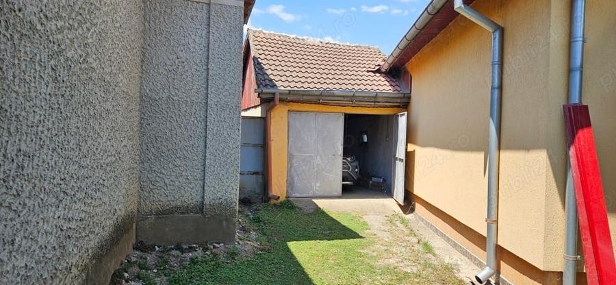 Casă cu 5 camere în Caracal