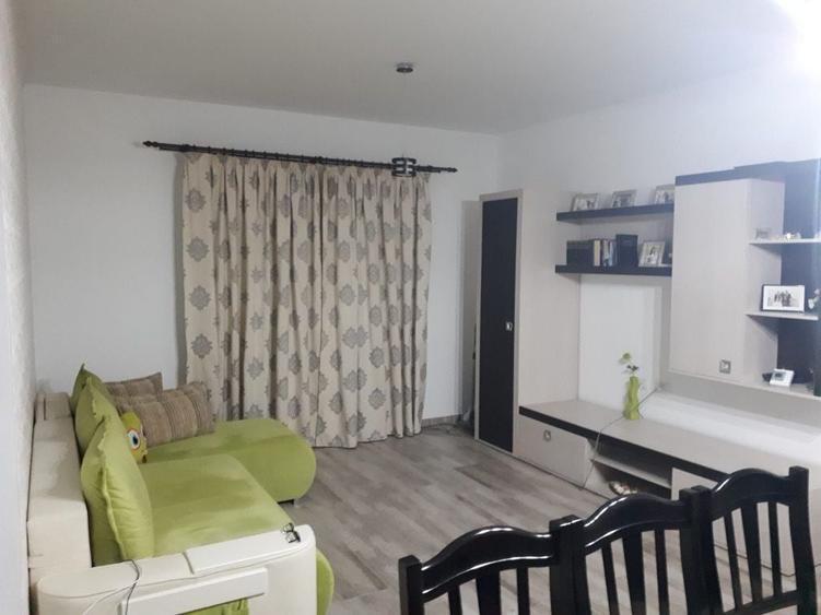Casă cu 3 camere în Manolești