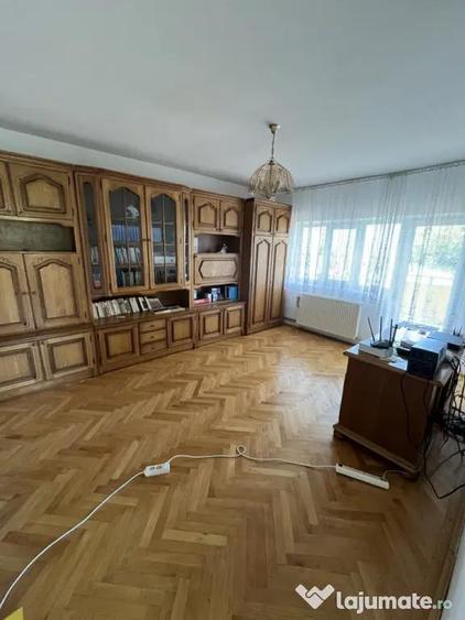 Casă cu 10 camere cu Teren 625 Mp în Păușești