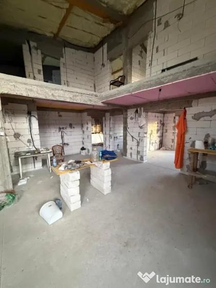 Casă cu 4 camere cu Teren 1000 Mp în Pielești