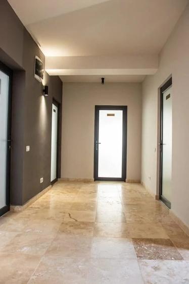 Spațiu comercial, de 12.8 mp, în Casa de Cultură