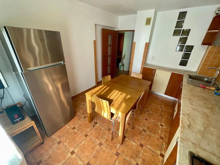 Apartament cu 3 camere decomandat, mobilat în Ultracentral